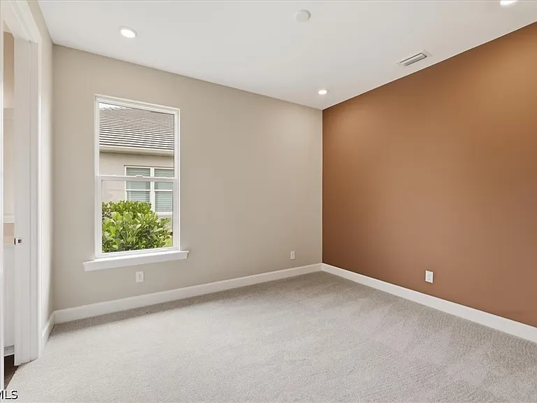 26801 Victoria Pl — Photo 30