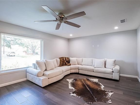 4th image of 1418 Larkspur Ave
