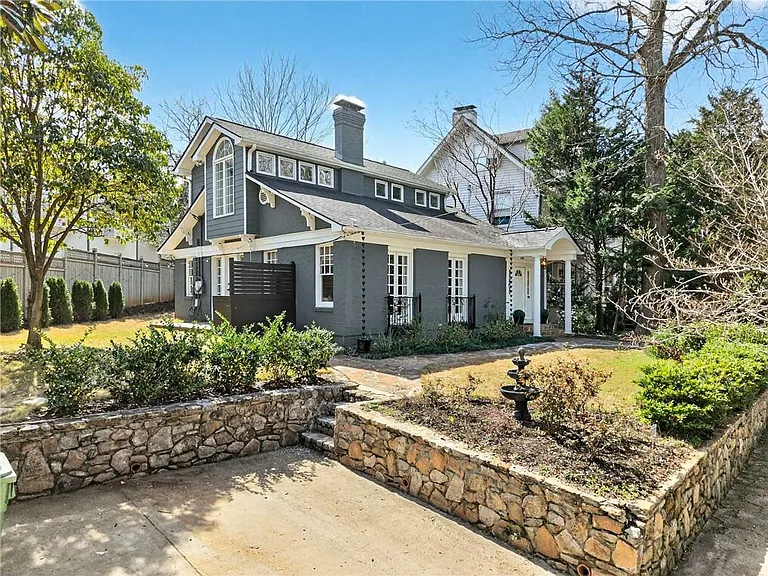 217 Westminster Dr NE — Photo 1