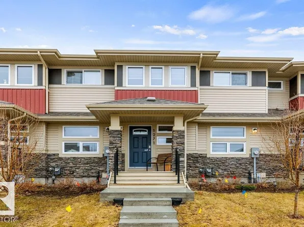 1271 Sandstone Blvd, Strathcona County, AB T8H 1Z8