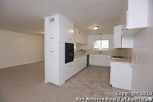 5th image of 1402 Grey Oak Dr