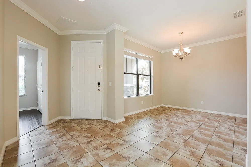 4 bed, 3.0 bath, 2252 sqft, $2,700 — Photo 3