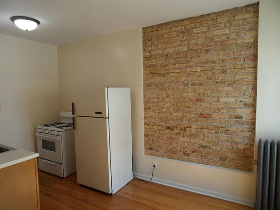 4th image of 6150 N Winthrop Ave APT 111