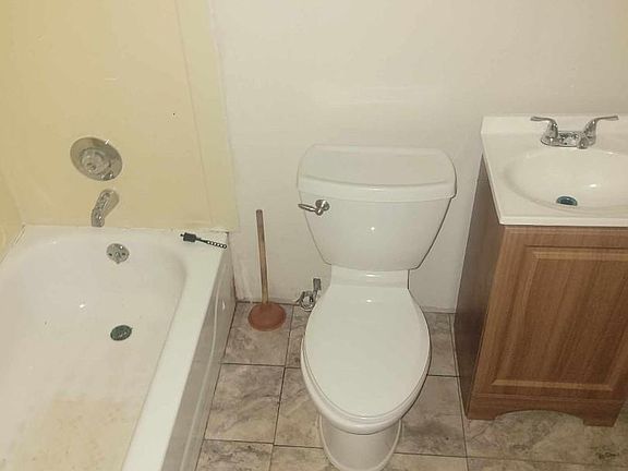4th image of 1105 Angiers Dr