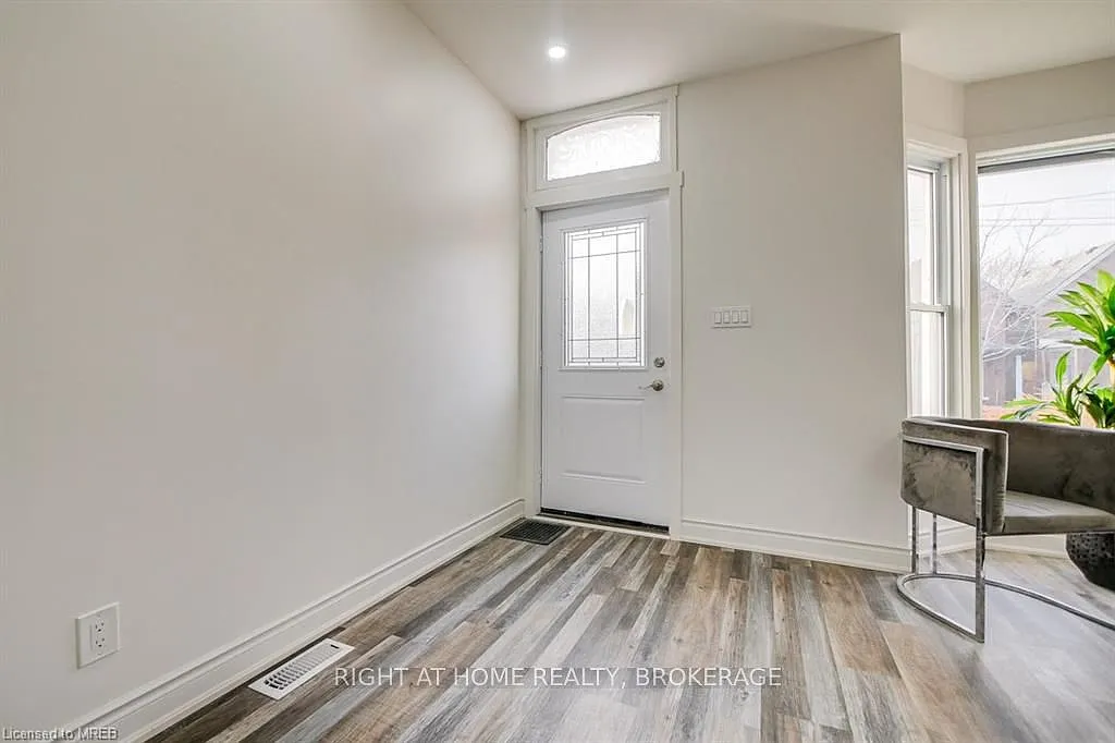 3 bed, $2,500 — Photo 4