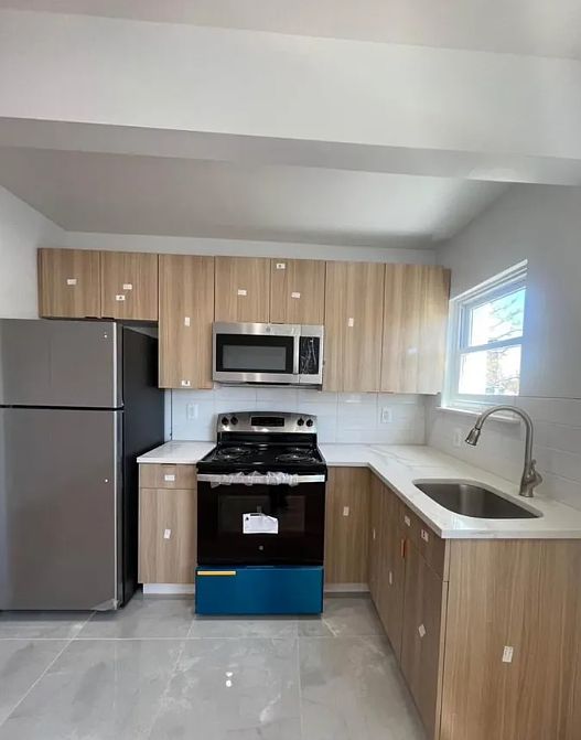 1st image of 743 Noble Ave Floor 1
