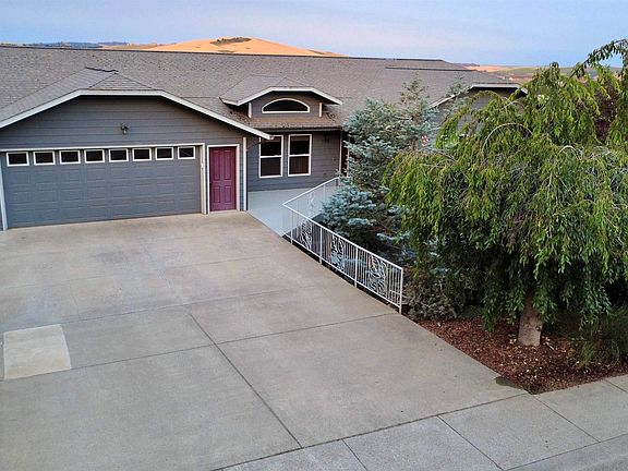 3rd image of 793 Indian Hills Dr