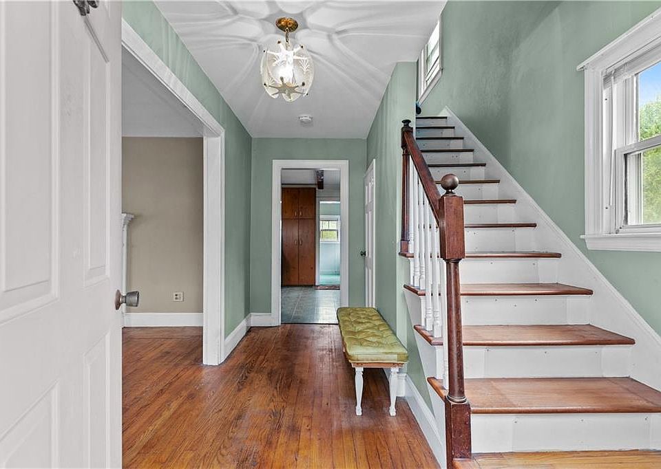 93 Third Beach Rd, Middletown, RI 02842 Zillow