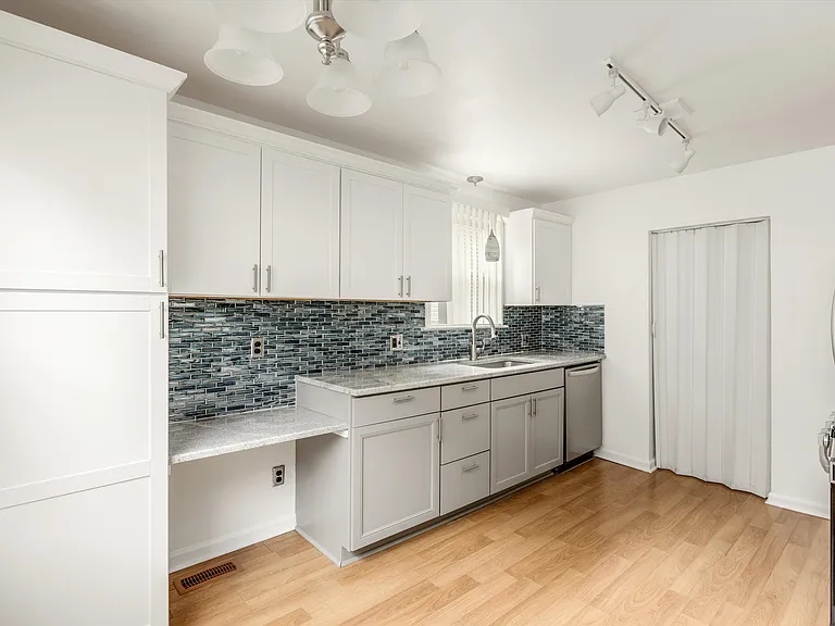 2200 Guthrie Ave — Photo 5
