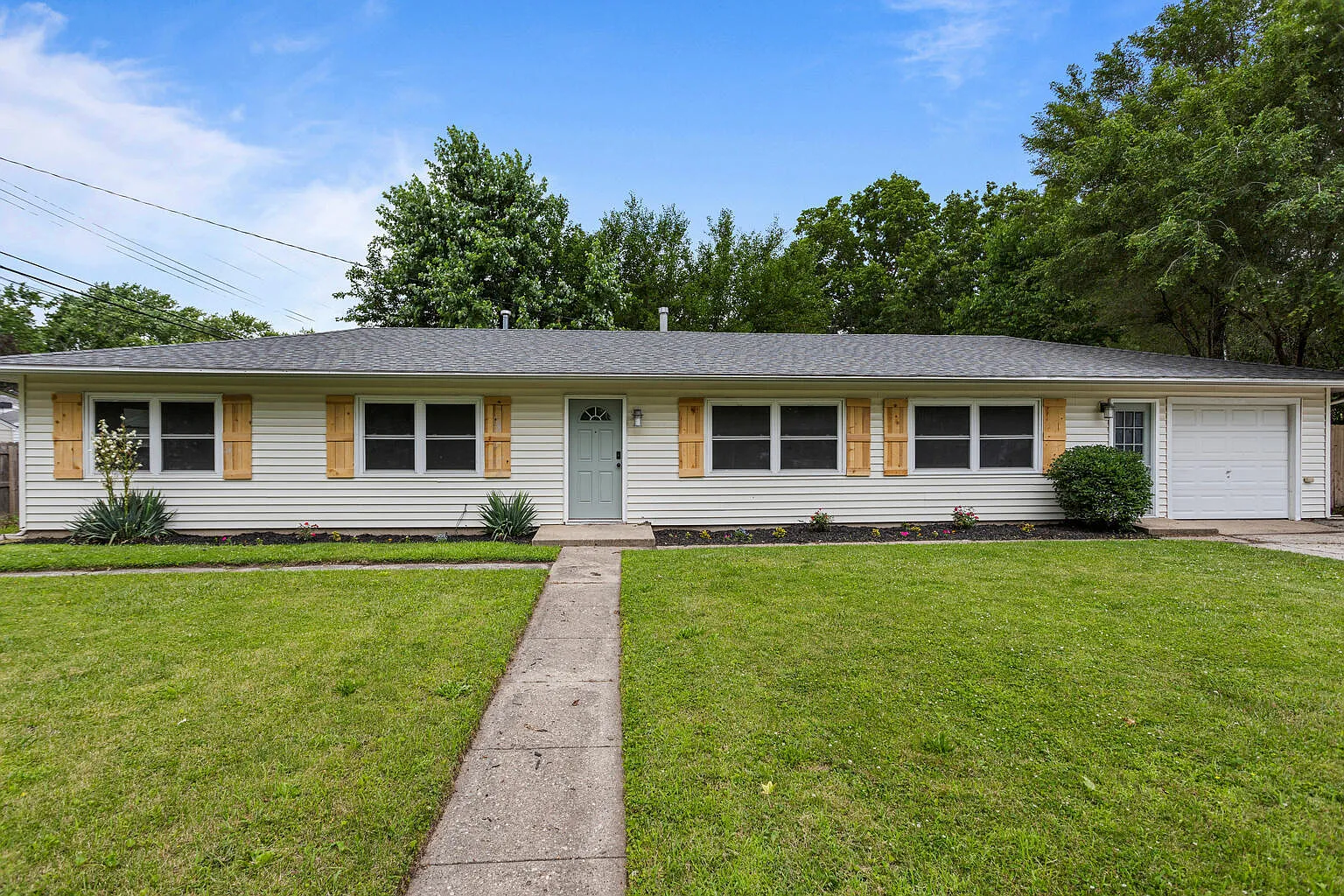 1802 Meadow Dr photo 1