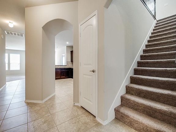 4th image of 205 Sandy Creek Way