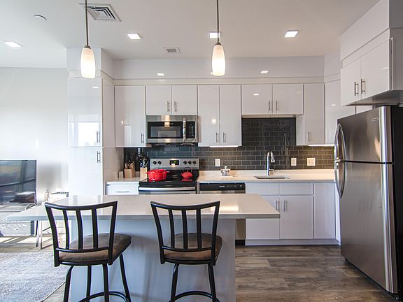 4th image of 12 Essex St #607