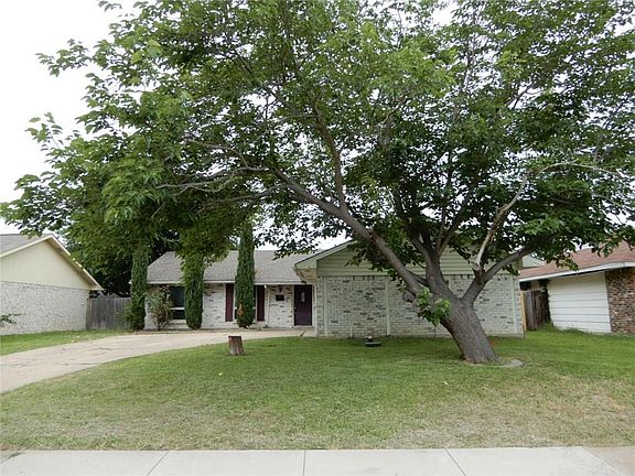 3rd image of 626 W Grenoble Dr
