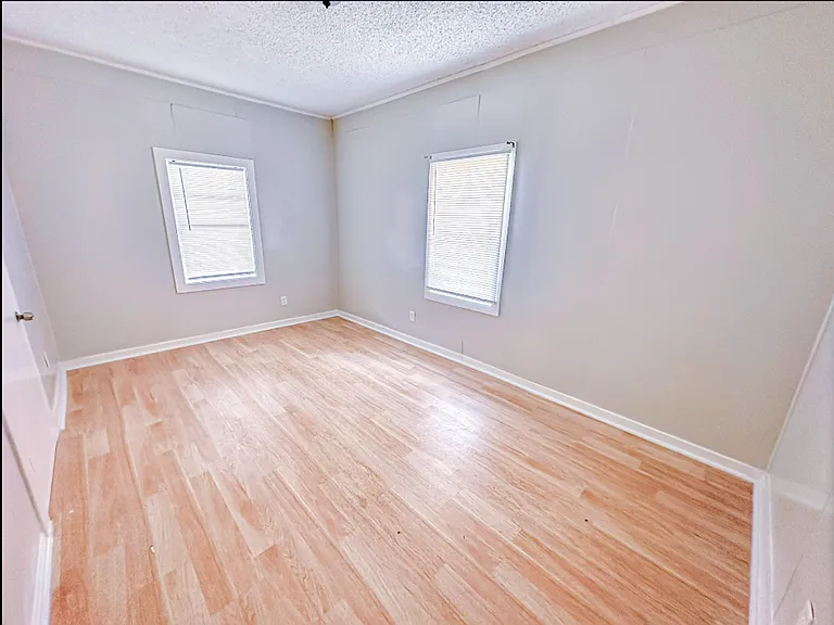 1107 Avenue A — Photo 26