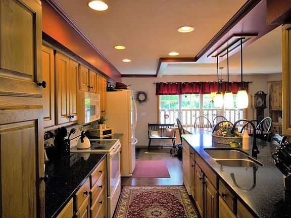 3rd image of 33452 Sibley Heights Ln