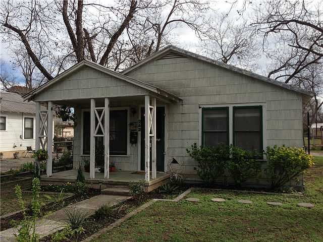 1st image of 262 E Nacogdoches St