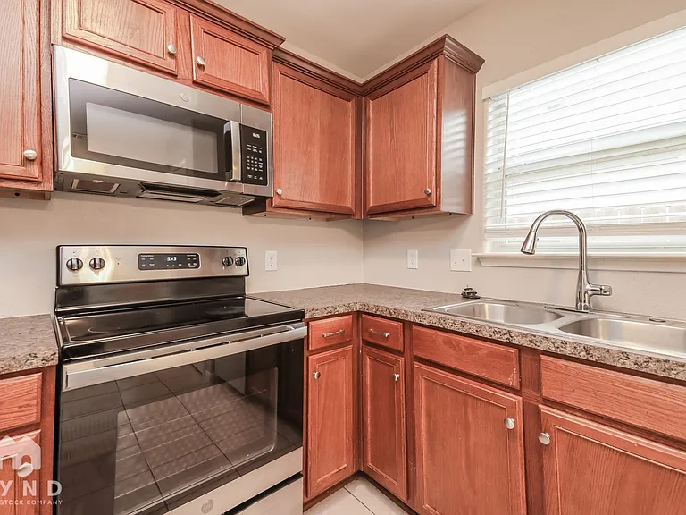 1014 Cottonwood Trl — Photo 3