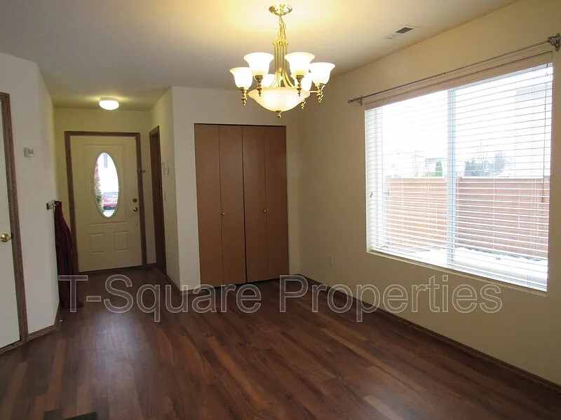 3 bed, 2.5 bath, 1901 sqft, $3,400 — Photo 2