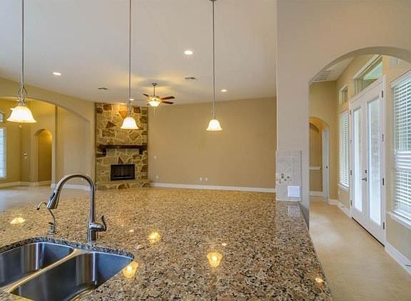 5th image of 605 Fair Oaks Dr