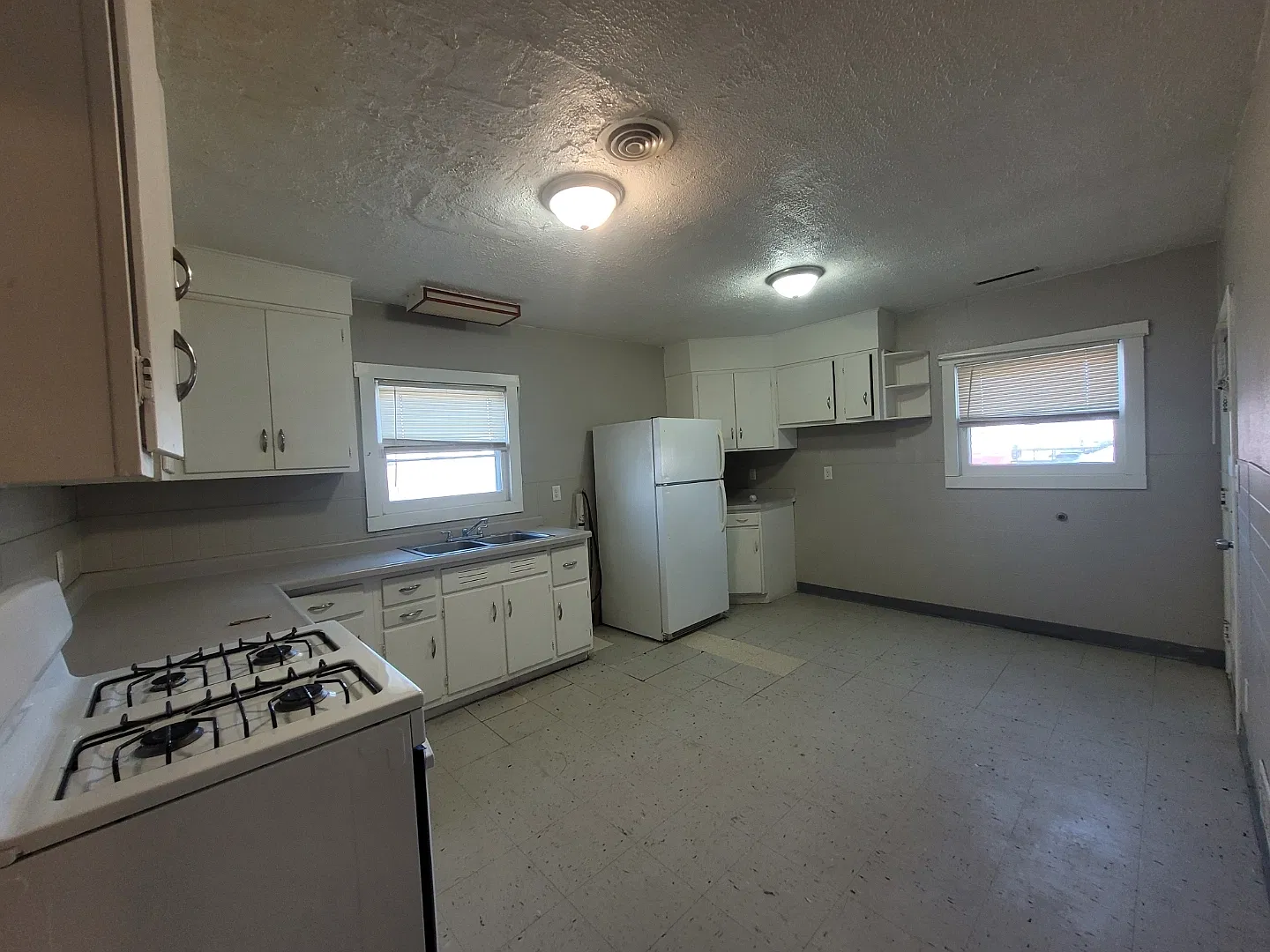 111 N Blaine - 1 — Photo 3