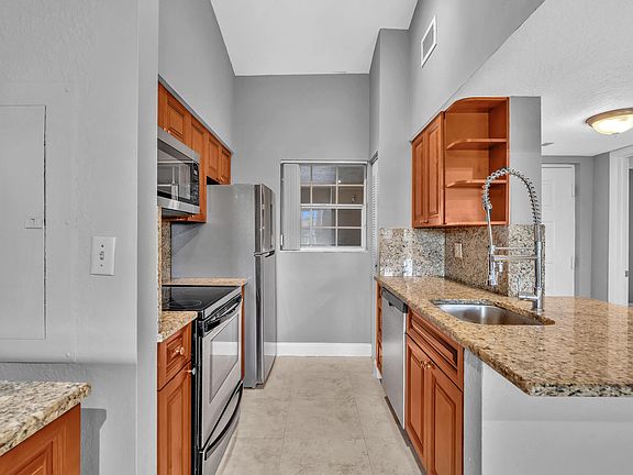 3rd image of 2841 N Oakland Forest Dr APT 304