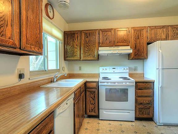 4th image of 3344 S Dudley St