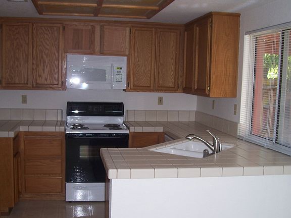 4th image of 989 Hansard Ct