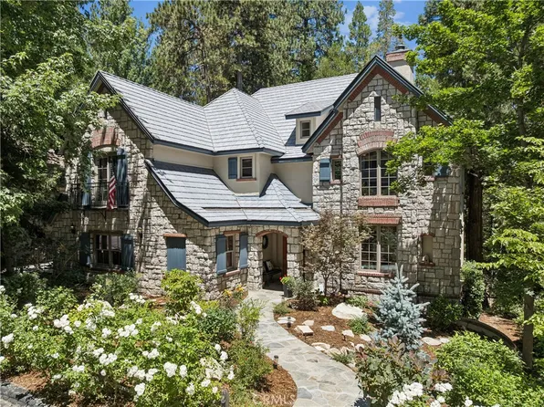 27489 Meadow Bay Dr, Lake Arrowhead, CA 92352