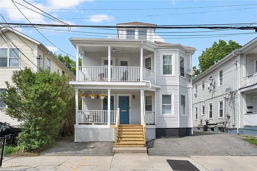 2 bed, 1100 sqft, $2,200 — Photo 1