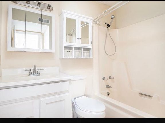 3rd image of 3101 Burlew Blvd APT B
