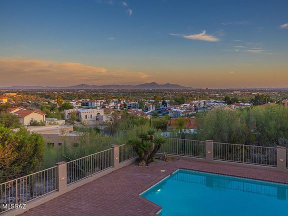 3rd image of 5770 E Calle Del Ciervo