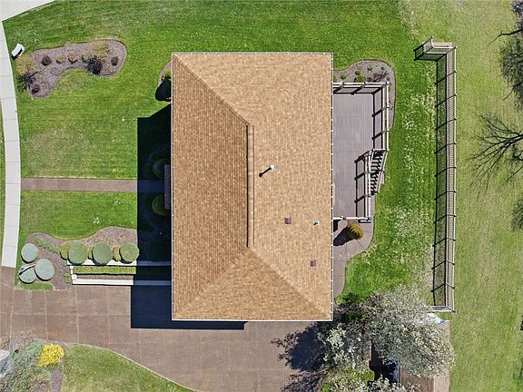 4th image of 130 Maclaine Dr