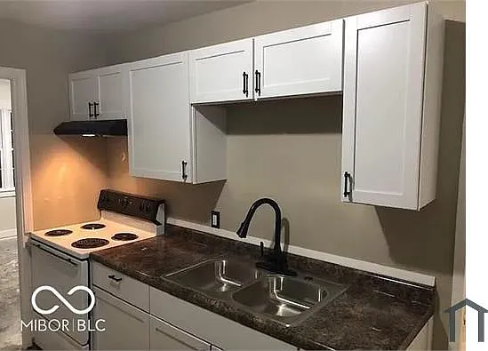 3 bed, 820 sqft, $1,749 — Photo 4