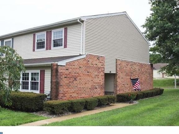 3rd image of 91 Brighton Ct