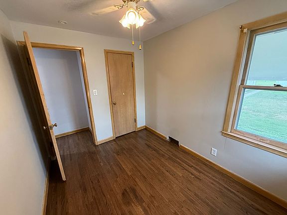 5th image of 703 S 1st St