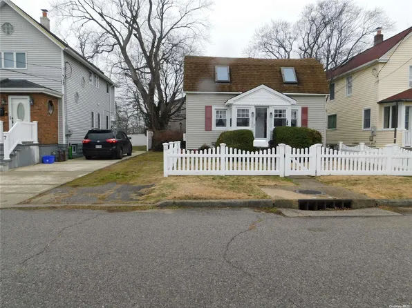 2994 Dorlon, Baldwin, NY 11510