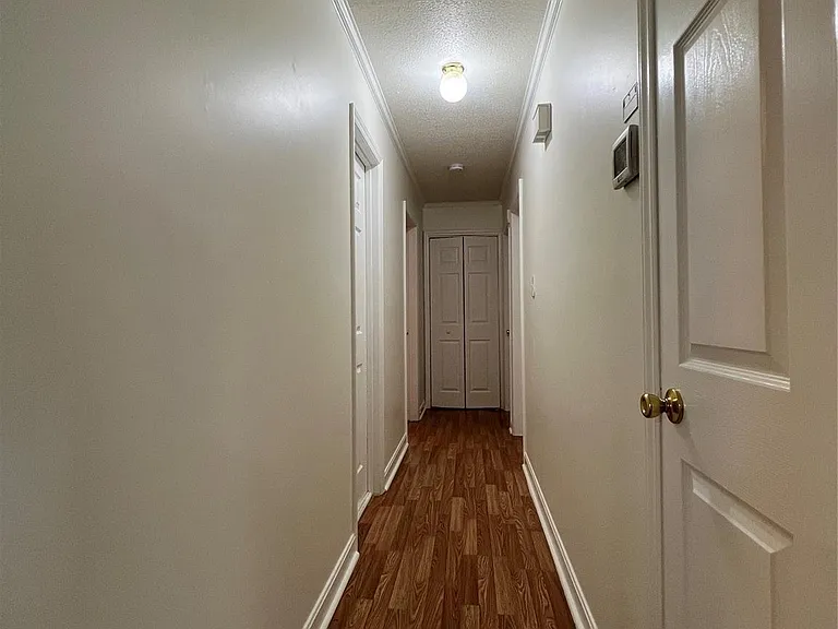 305 Briarwood Cir — Photo 6
