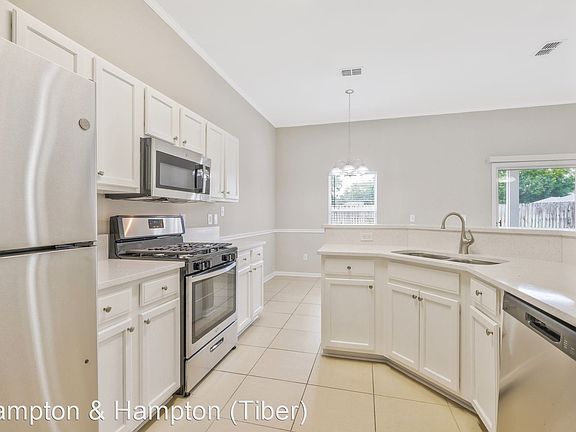 4th image of 1945 Willesdon Dr W