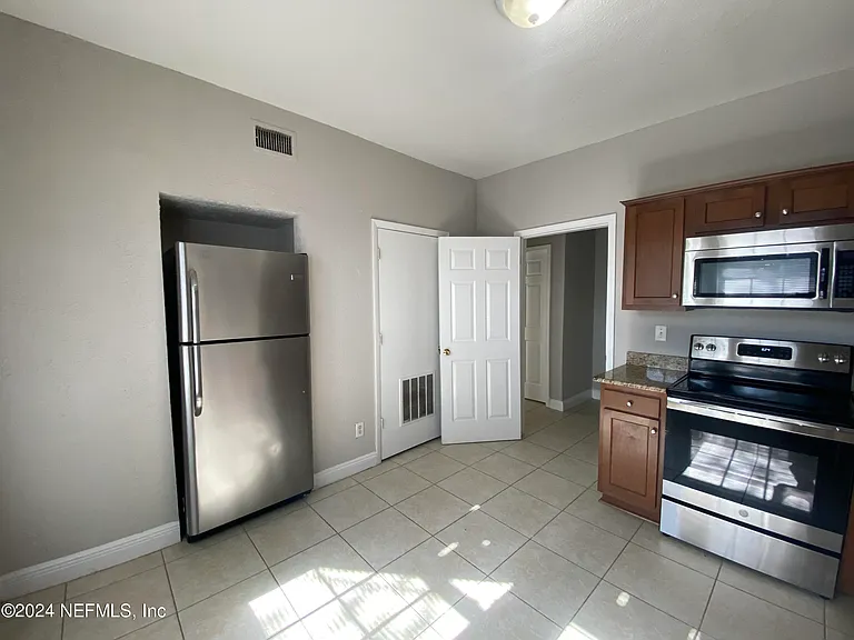 2671 Forbes St #B — Photo 6
