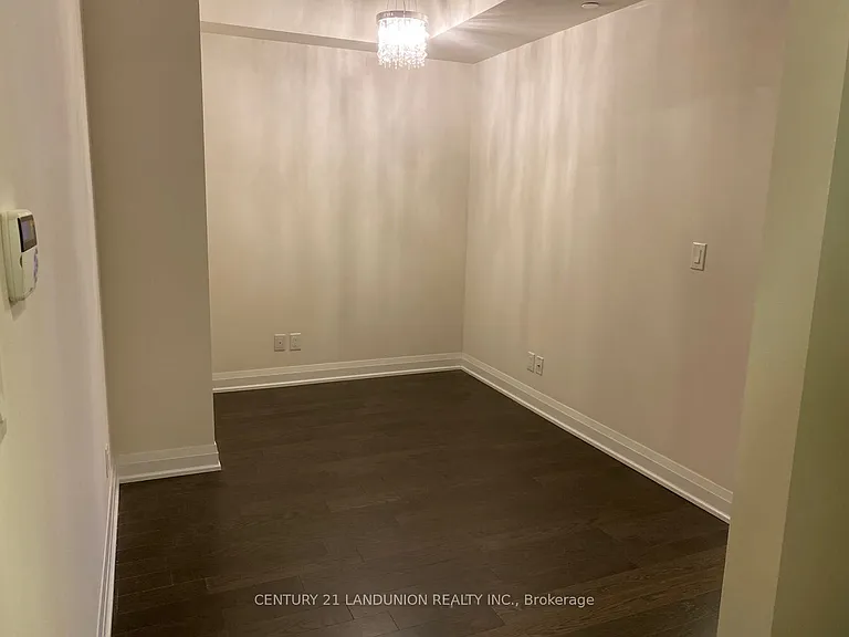 28 Uptown Dr #323 — Photo 9