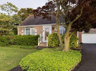 3584 Condor Rd, Levittown, NY 11756