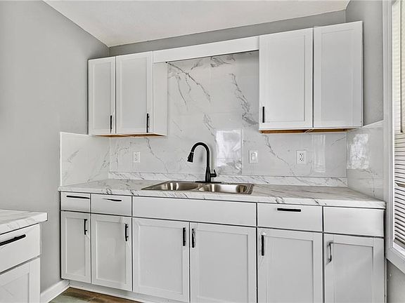 3rd image of 4538 Jackson Ave