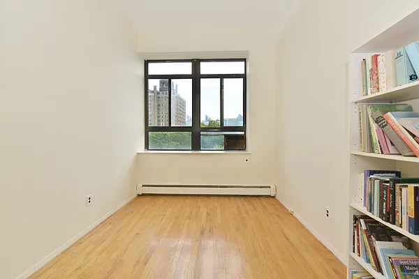 Sold by Yael Dunsky Real Estate | media 15