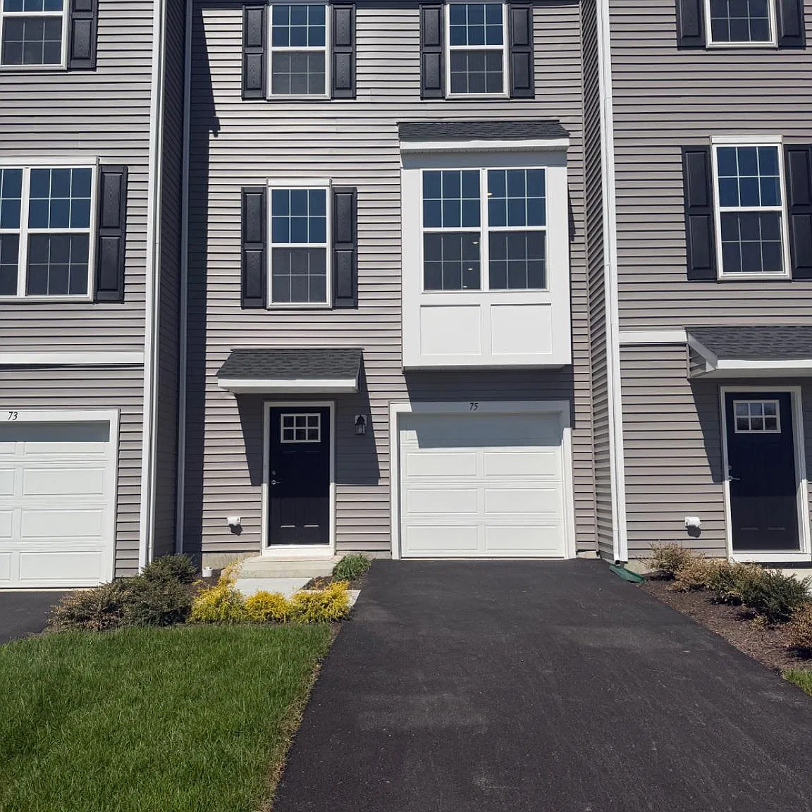 3 bed, 4.0 bath, 2047 sqft, $3,200 — Photo 1