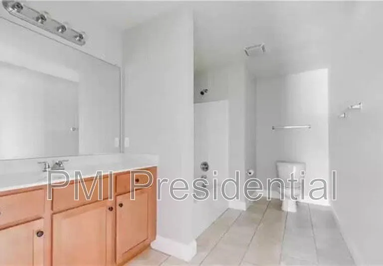 1107 N 27th St — Photo 14