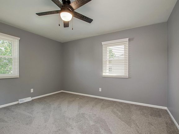 3rd image of 4037 Kentridge Dr SE