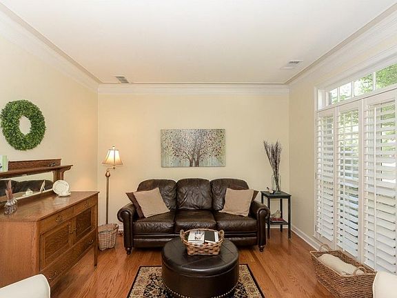 4th image of 1090 Highland Crest Ct