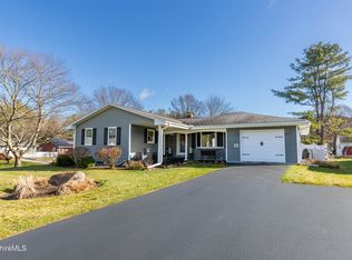 100 Elaine Dr, Pittsfield, MA 01201