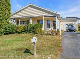 21 Bay Head Ln, Manahawkin, NJ 08050