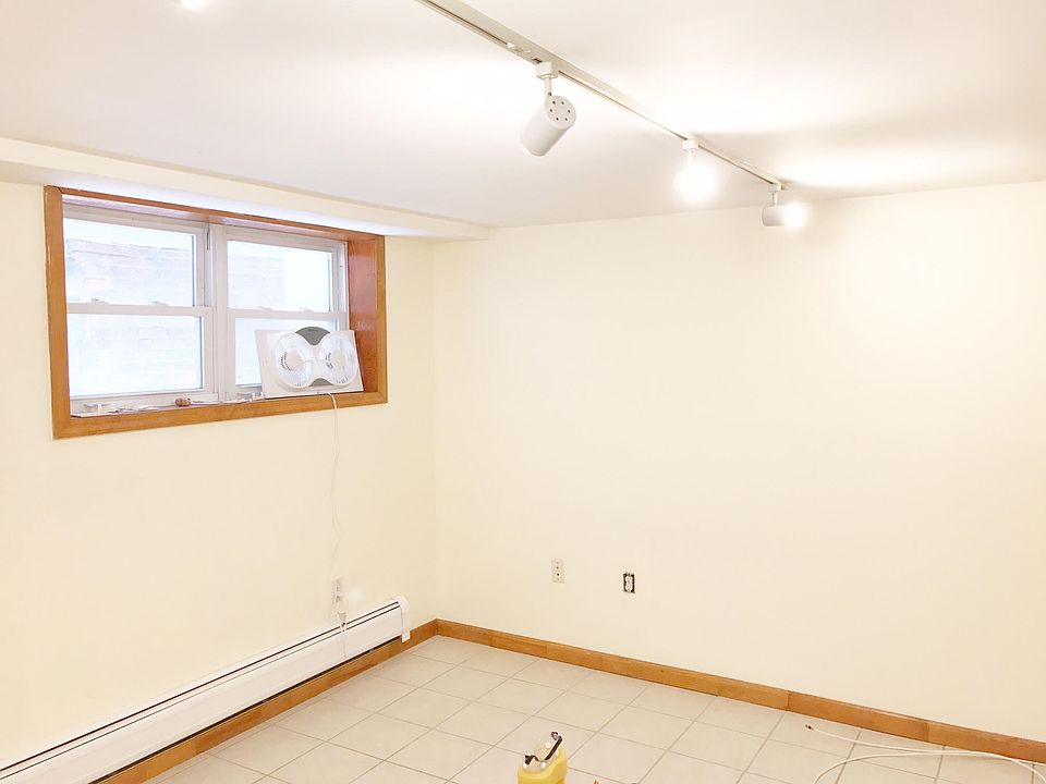 2nd image of 115 Maple St